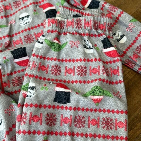 Star Wars Holiday Pajamas, boys size 4/5, Disney, grey, red, darth vader, yoda - Picture 2 of 3